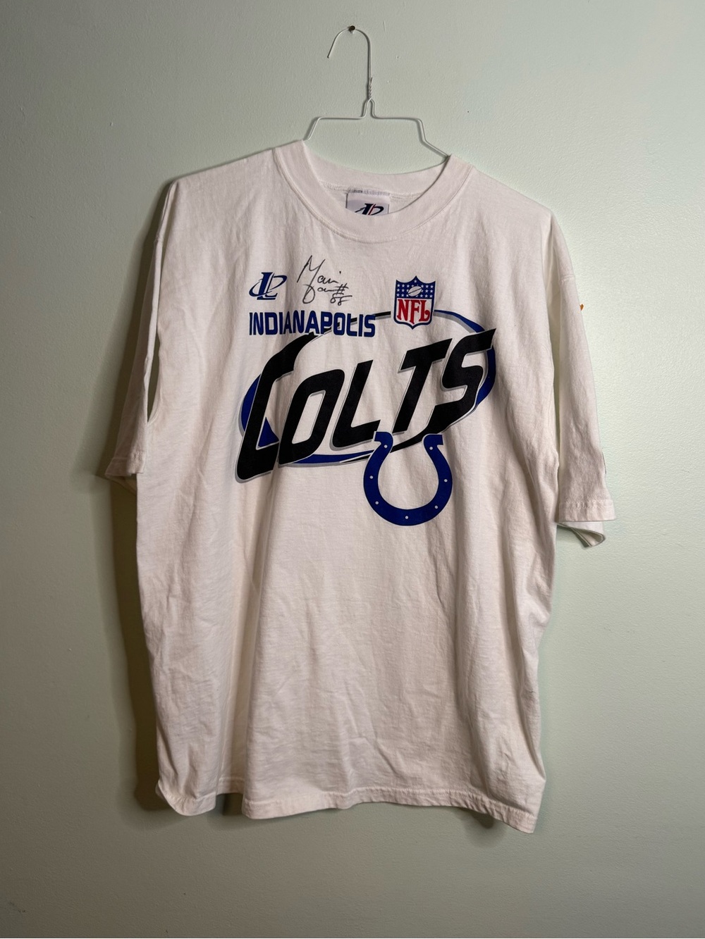 Vintage Indianapolis Colts Graphic Tee with signature (L)